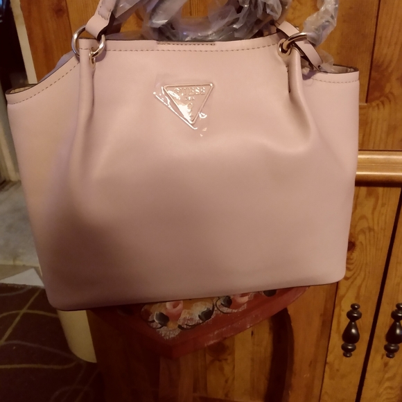 New guess bag - Picture 1 of 2